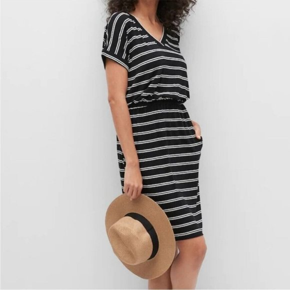 Banana Republic Dresses & Skirts - Banana Republic Black Dress XL